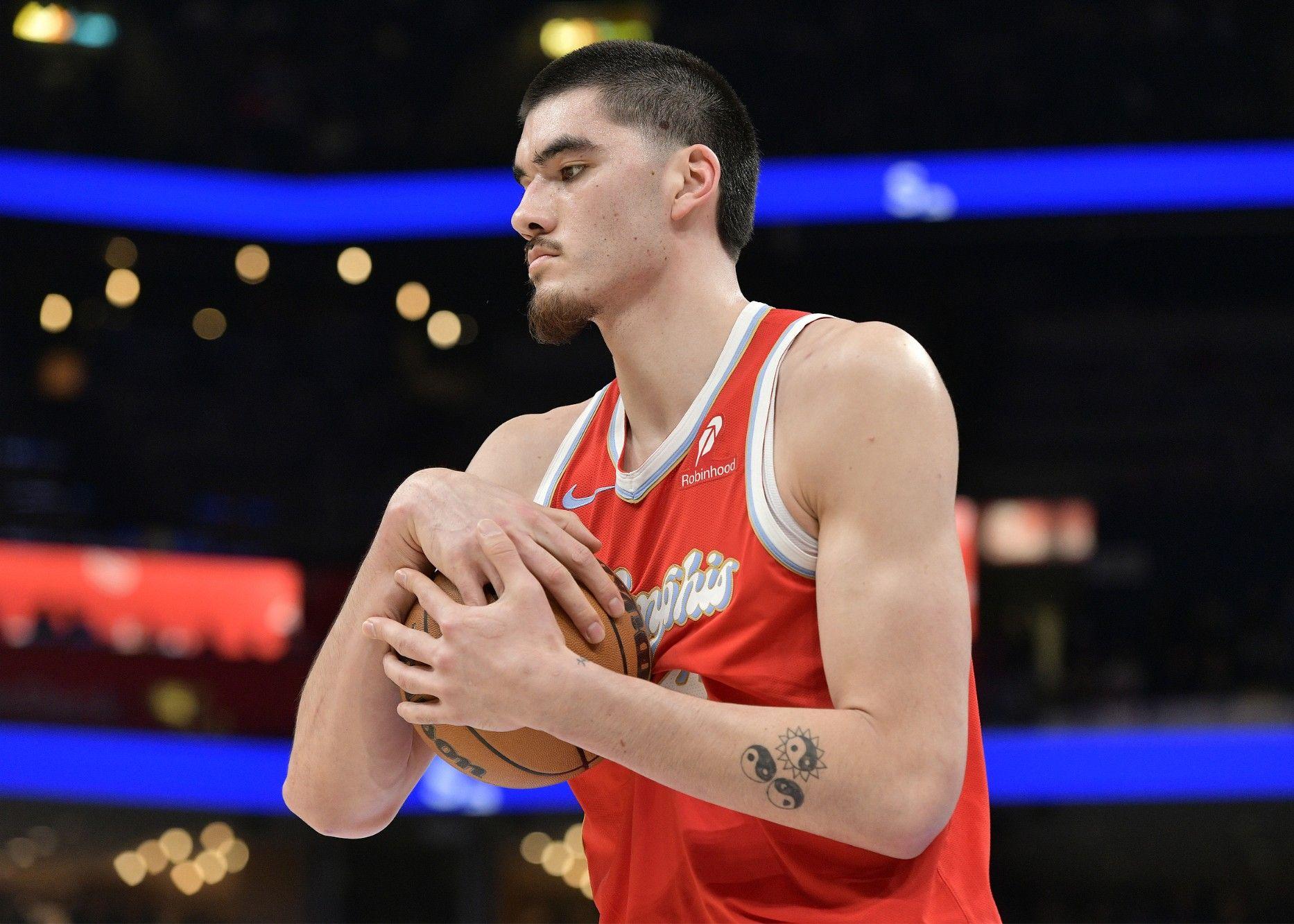 扎克·埃迪赛后评价杨瀚森：他是中国的骄傲，我们中锋之间要相互支持