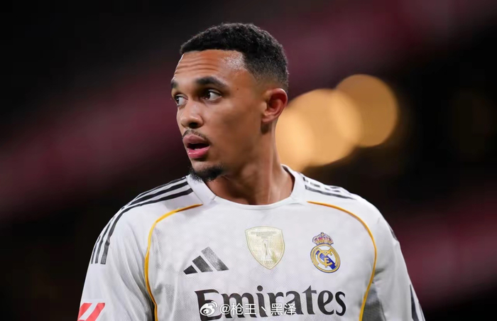 皇马新帅告知阿诺德夏窗离队，竞技考量决定|镜报|阿韦洛亚|利物浦|亚历山大-阿诺德|皇家马德里_新浪新闻