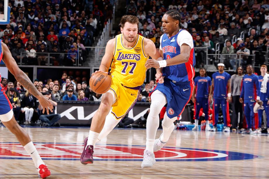 bob半岛体育官方网站-东契奇空砍32+7+6 湖人惜败活塞9连胜遭终结